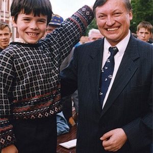 Ian Nepomniachtchi: from an 8-year photo with Anatoly Karpov 22 years ago, to world champion finalist